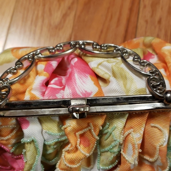 Beaded Handbag - Picture 2 of 3